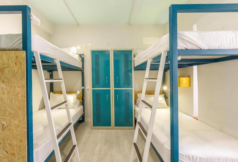 هاستل Locul Central   Church Street