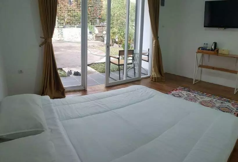 Hotel D Journey