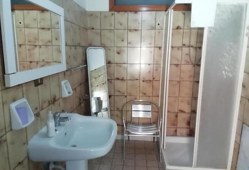 Отель La Carina