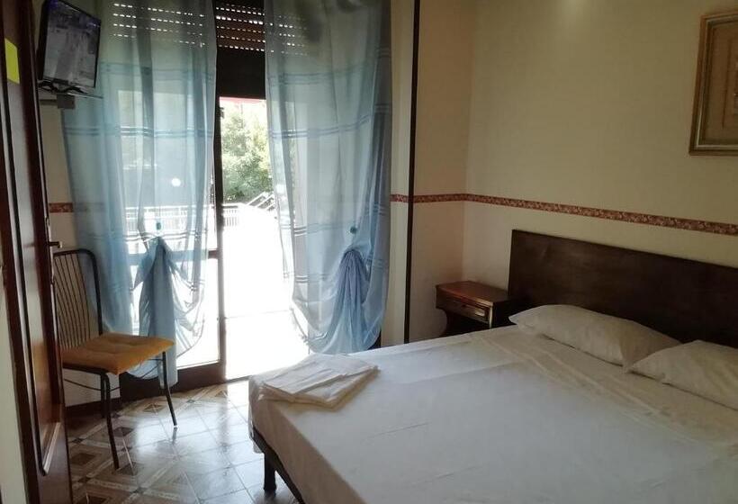 Отель La Carina