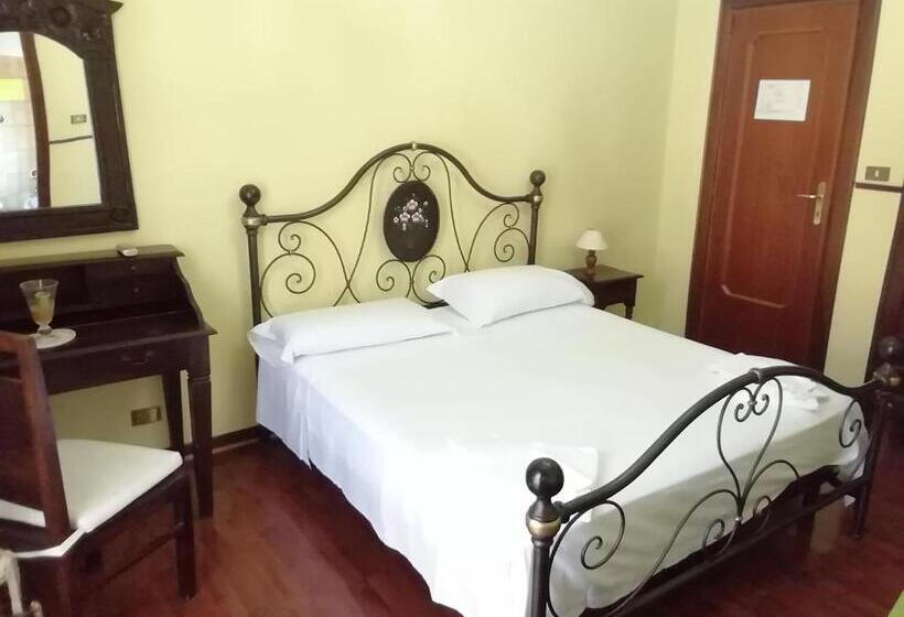 Отель La Carina