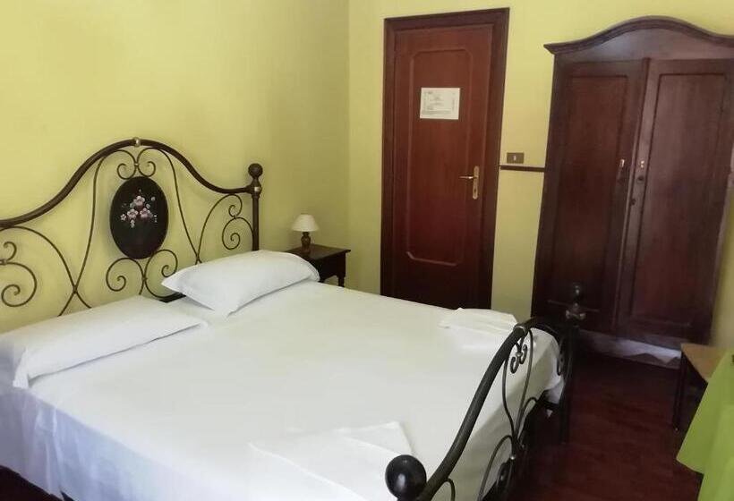 Отель La Carina