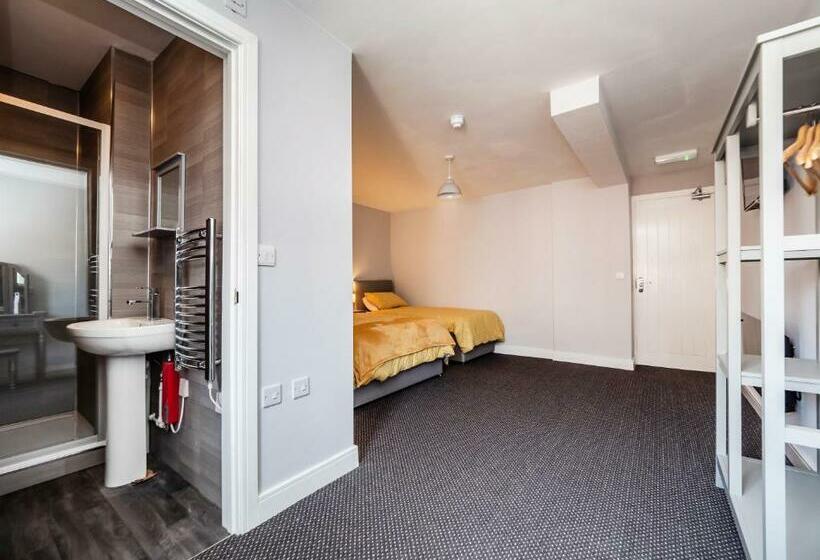 호텔 Rooms At Number 4