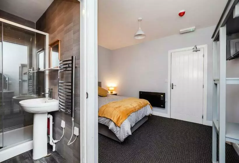 Hotelli Rooms At Number 4