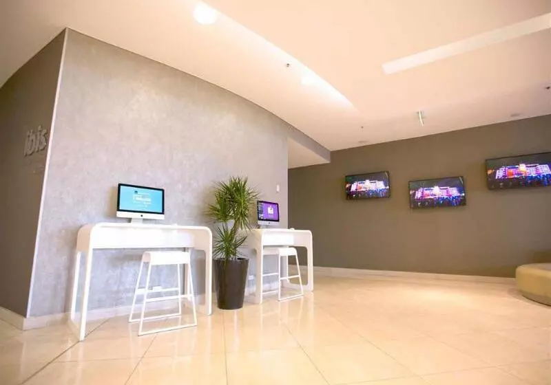 Отель Ibis Sydney Olympic Park