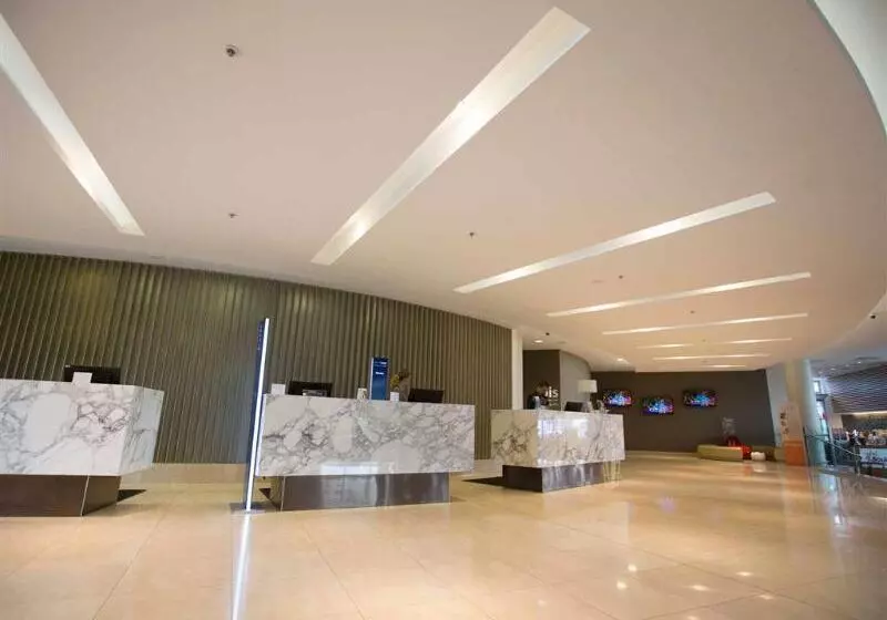 Отель Ibis Sydney Olympic Park