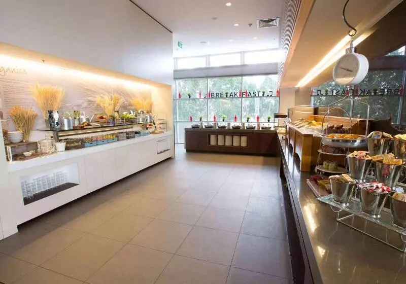 Отель Ibis Sydney Olympic Park