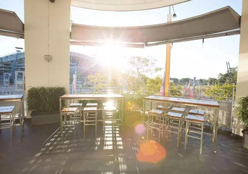 Отель Ibis Sydney Olympic Park