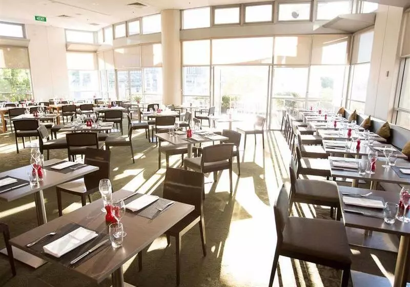 Отель Ibis Sydney Olympic Park