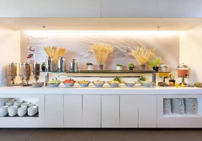 Отель Ibis Sydney Olympic Park