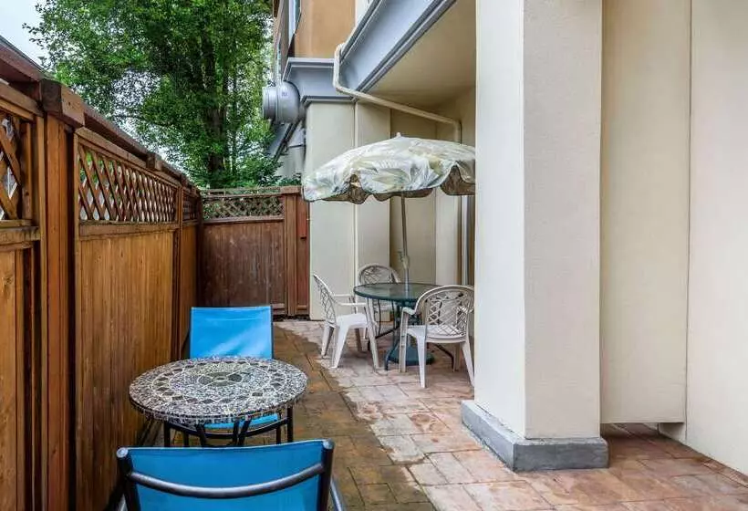 هتل La Quinta By Wyndham Vancouver