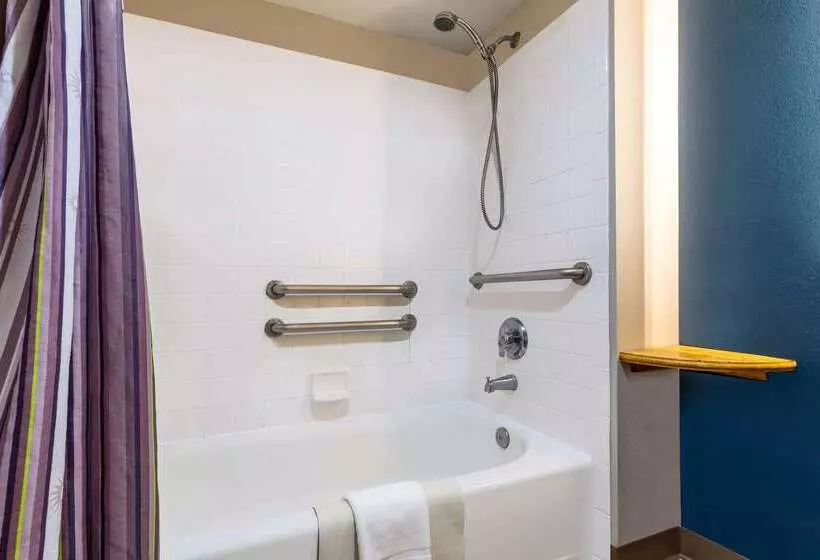 هتل La Quinta By Wyndham Vancouver