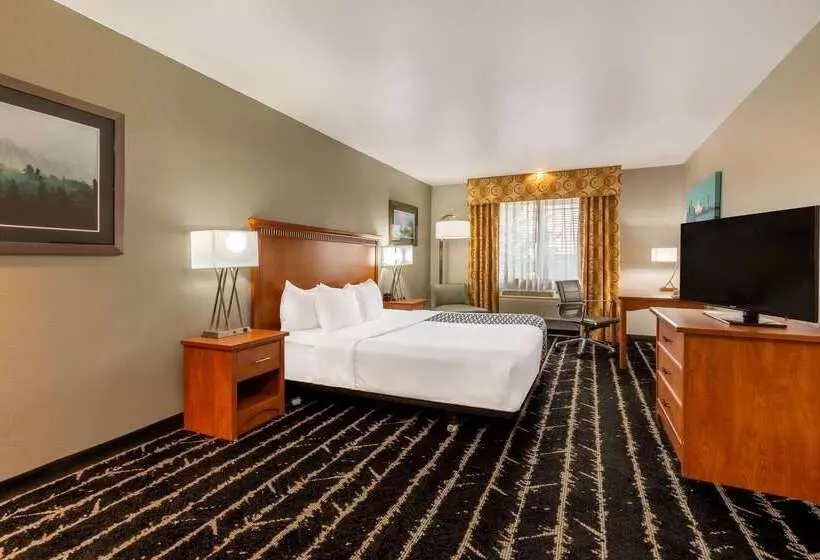 هتل La Quinta By Wyndham Vancouver