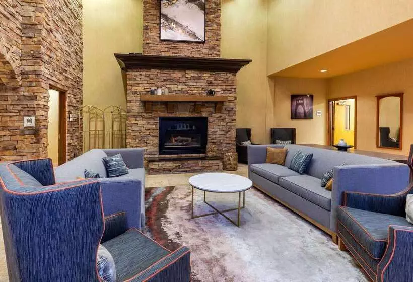 هتل La Quinta By Wyndham Vancouver