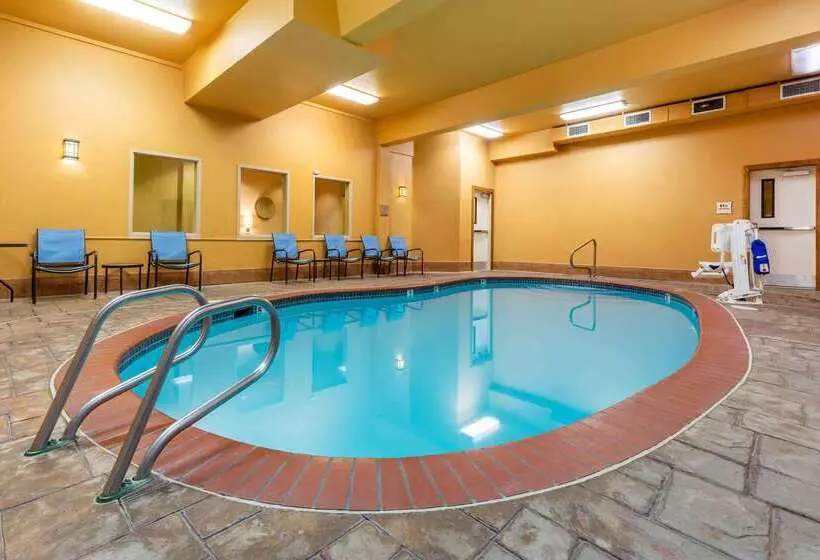 هتل La Quinta By Wyndham Vancouver