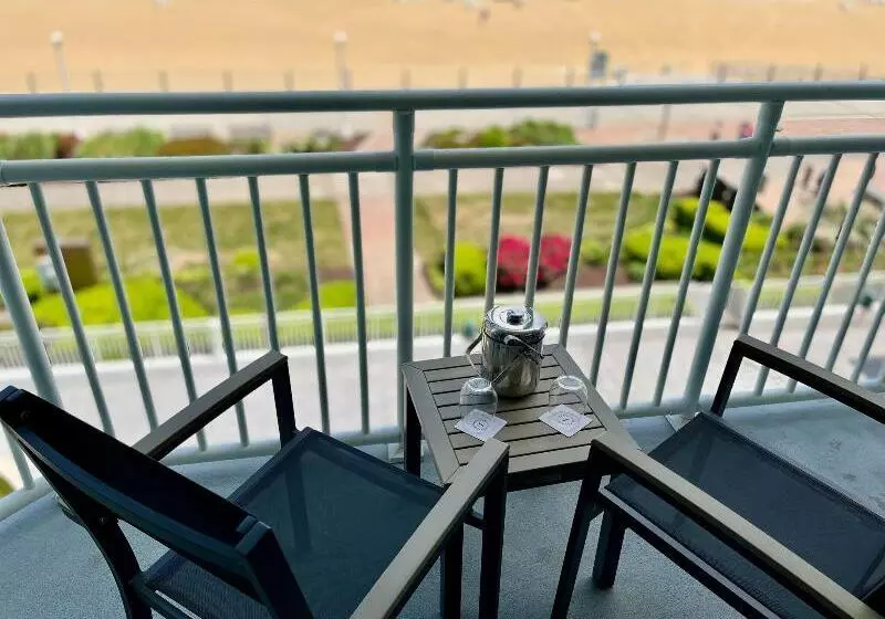 هتل Sheraton Oceanfront