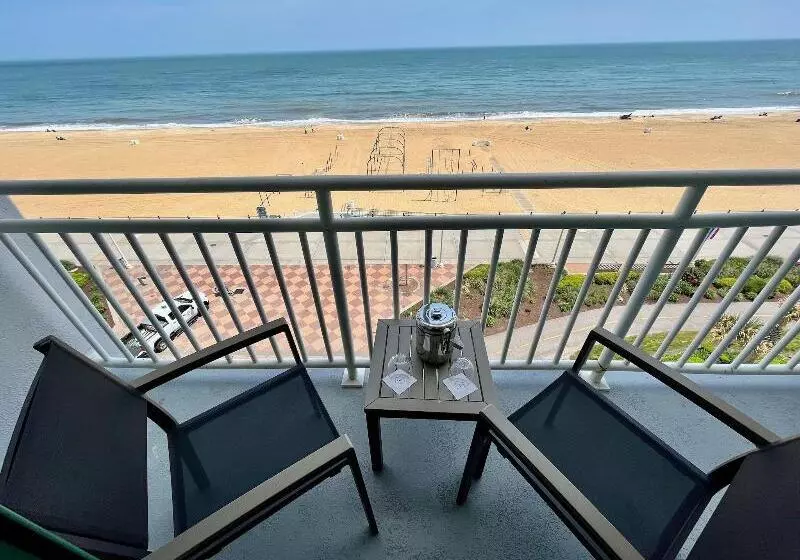 هتل Sheraton Oceanfront