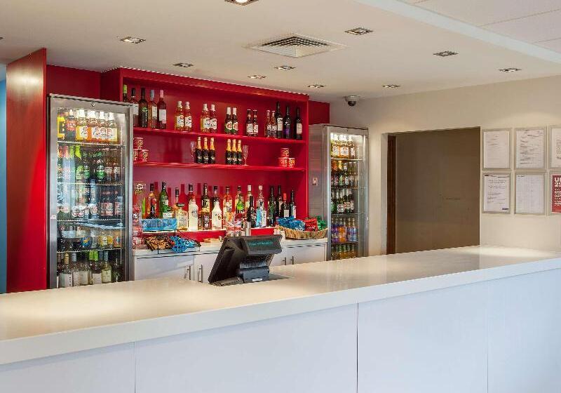 酒店 Travelodge Bracknell Central