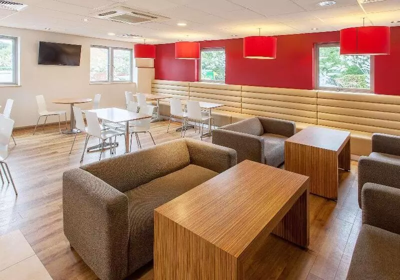 호텔 Travelodge Bracknell Central