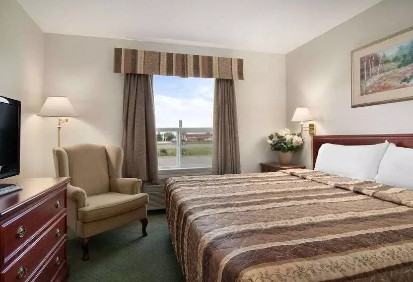 Отель Travelodge By Wyndham Stony Plain