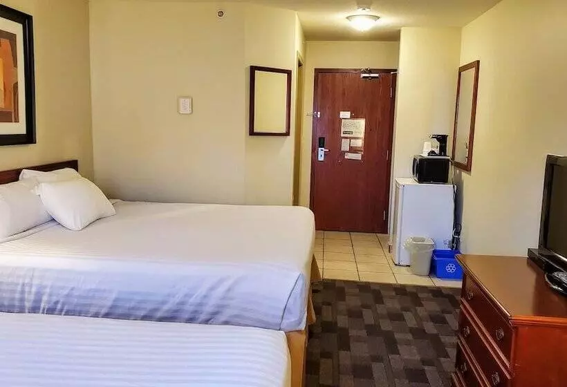 Отель Travelodge By Wyndham Stony Plain