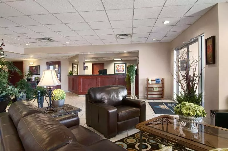 Отель Travelodge By Wyndham Stony Plain