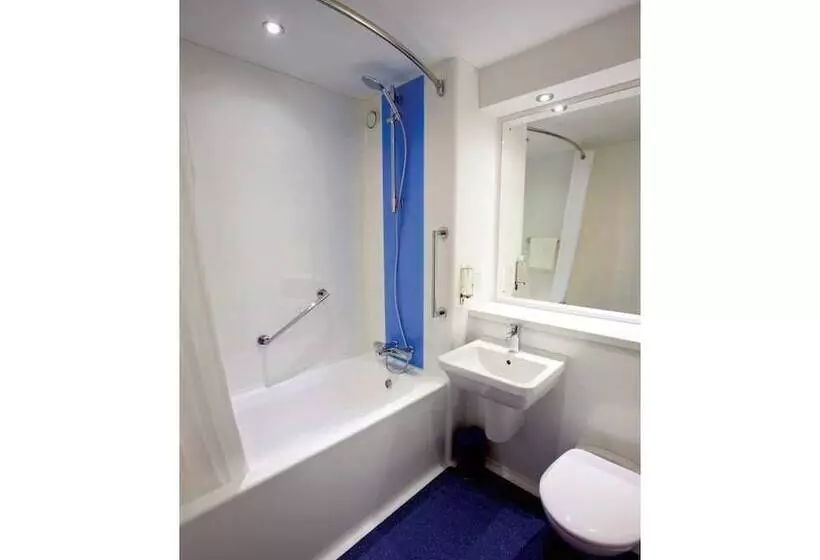 Отель Travelodge Exeter M5