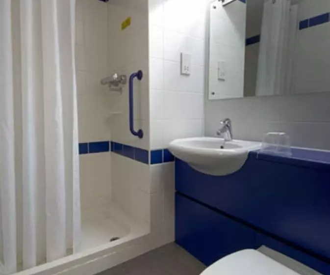 Отель Travelodge Exeter M5