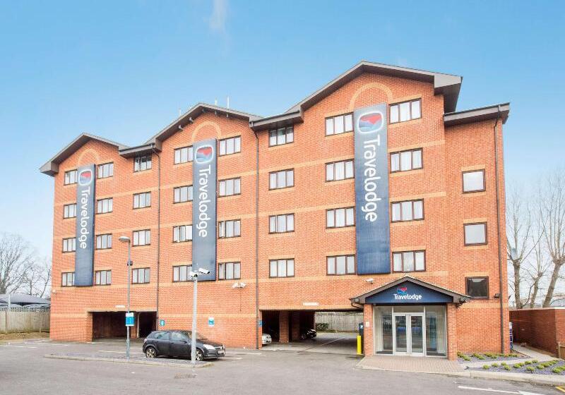 فندق Travelodge London Park Royal