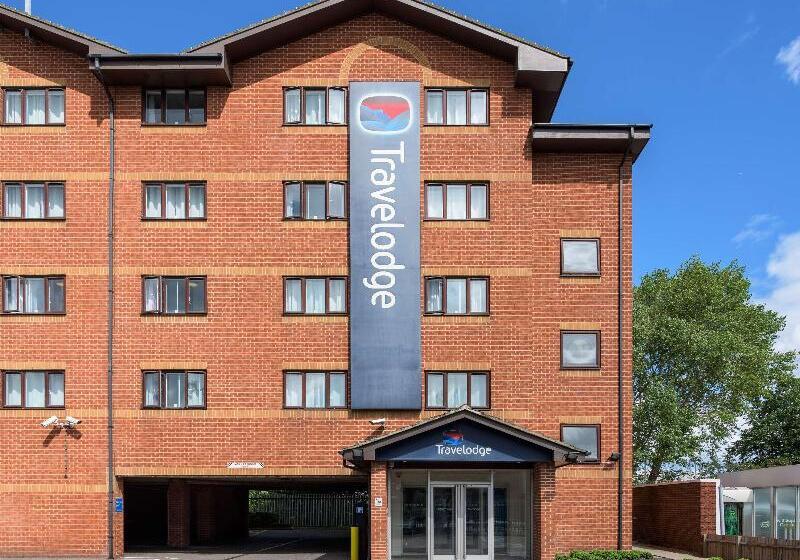 فندق Travelodge London Park Royal