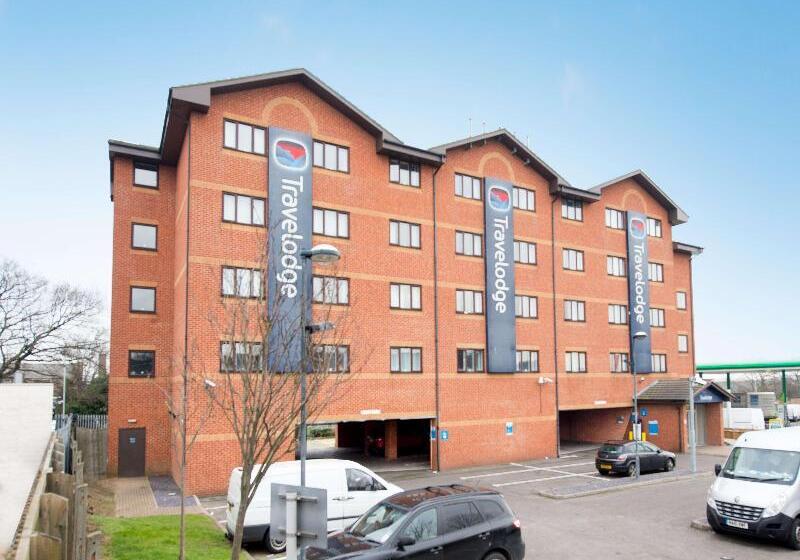 فندق Travelodge London Park Royal