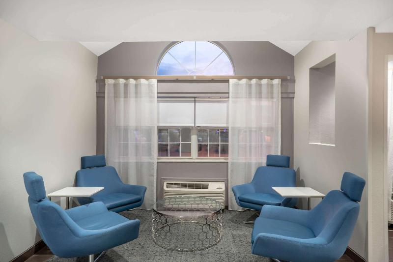 هتل Quality Inn & Suites