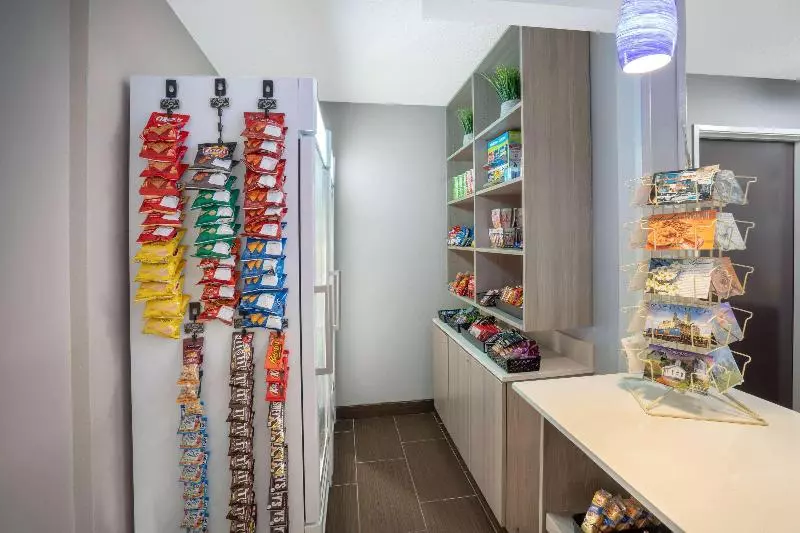 호텔 Quality Inn & Suites