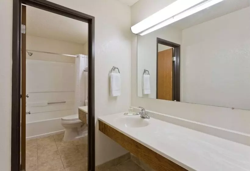 فندق على الطريق Super 8 By Wyndham Lexington Park/california Area