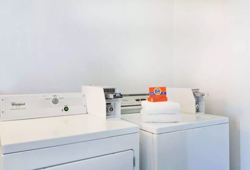 فندق على الطريق Super 8 By Wyndham Lexington Park/california Area