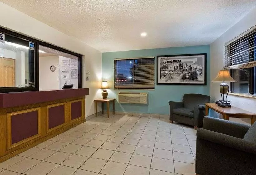 فندق على الطريق Super 8 By Wyndham Lexington Park/california Area