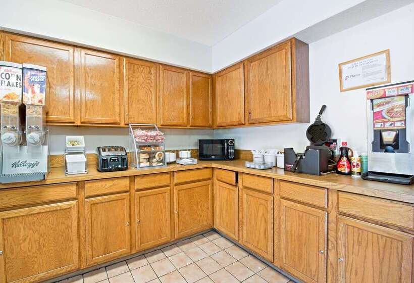 فندق على الطريق Super 8 By Wyndham Plano/dallas Area