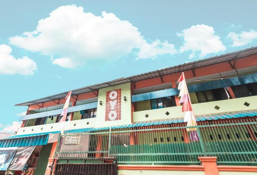 فندق Oyo 1756 Amira Residence