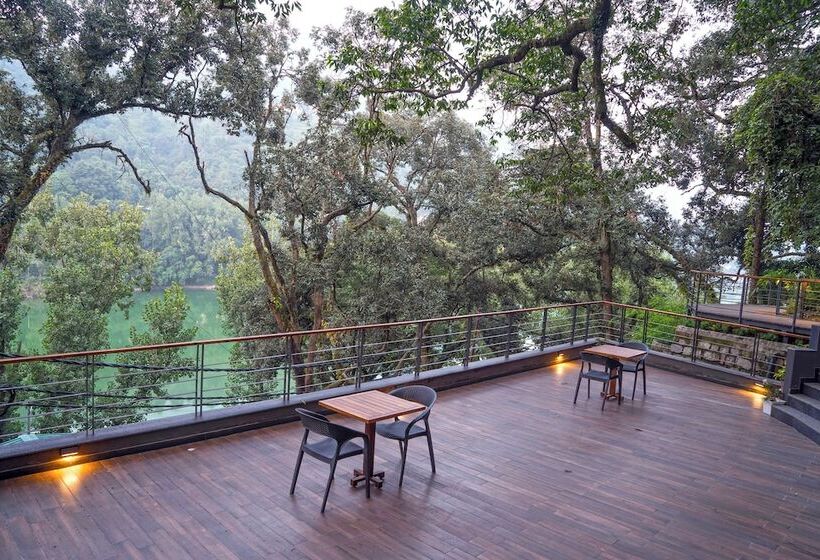 בית מלון כפרי The Rosefinch Sarovar Portico