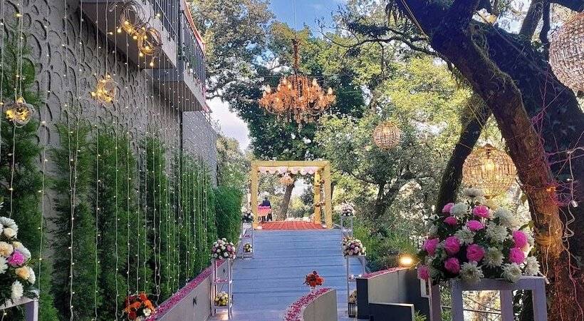 בית מלון כפרי The Rosefinch Sarovar Portico