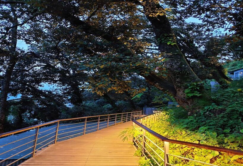 בית מלון כפרי The Rosefinch Sarovar Portico