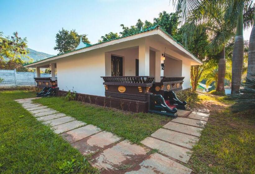 בית מלון כפרי Tuskers Hill By Poppys  Anaikatti