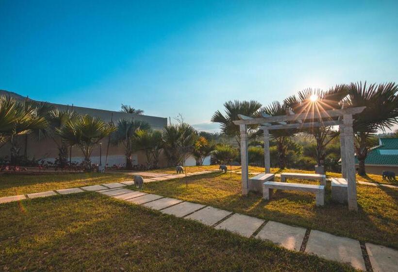 בית מלון כפרי Tuskers Hill By Poppys  Anaikatti