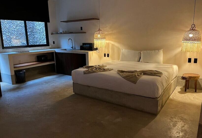 Nuee Hotel & Beach Club