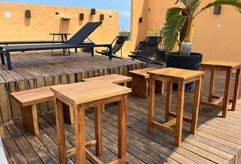 Nuee Hotel & Beach Club