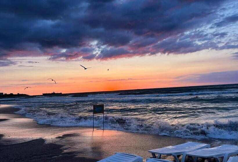 ペンション Glow Guesthouse Costinesti