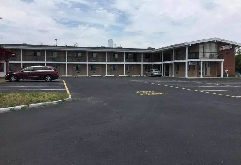 Retkeilymaja Pelican Inn And Suites