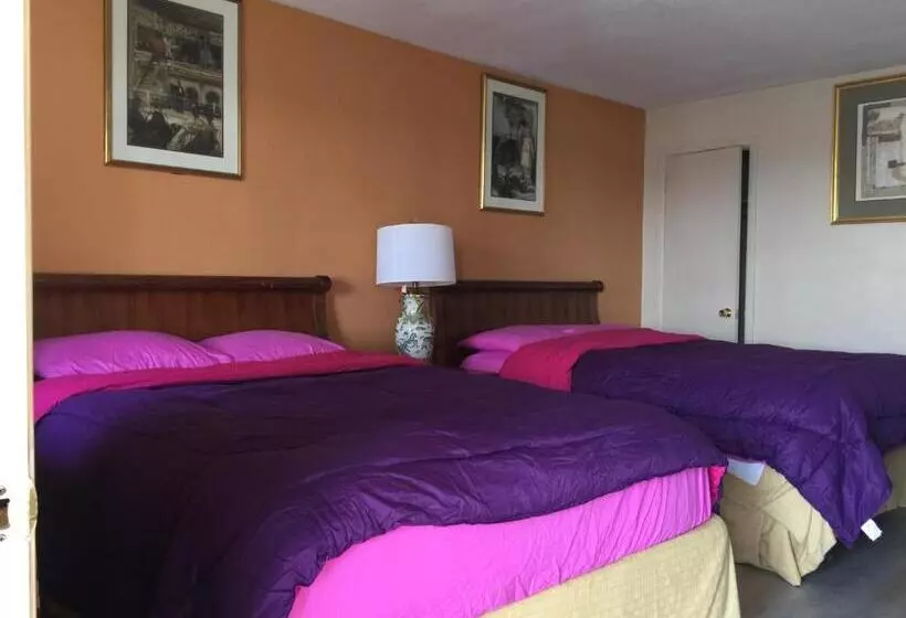 Retkeilymaja Pelican Inn And Suites