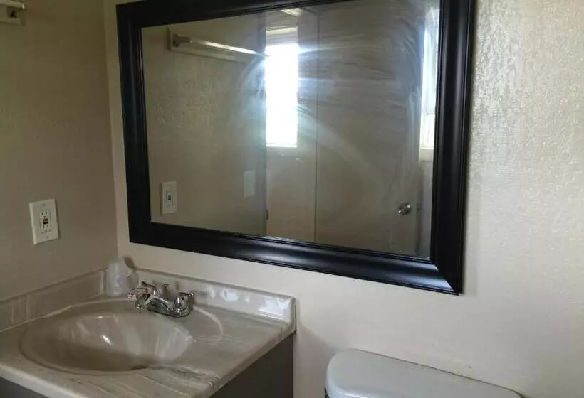 Retkeilymaja Pelican Inn And Suites