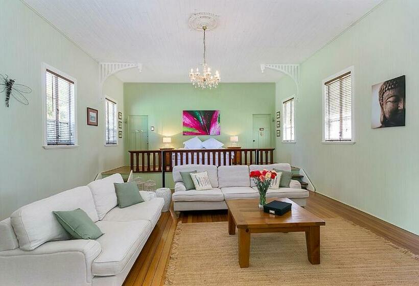 Bed and Breakfast The Church